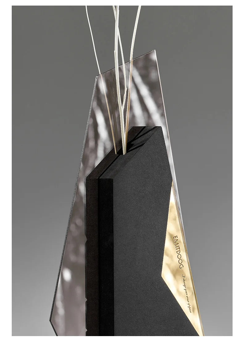 Contemporary acrylic desk clock - Soarley detailed view